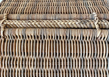 Load image into Gallery viewer, Vintage huntsman's style picnic basket