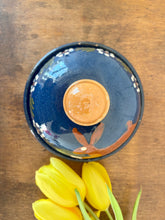 Load image into Gallery viewer, Earthenware small plate and cloche with rabbit