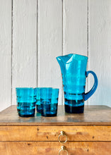 Load image into Gallery viewer, Turquoise Art Deco jug and set of four vintage glass beakers