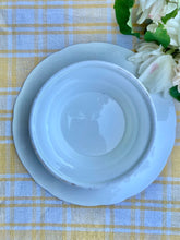 Load image into Gallery viewer, Pedestal cake dish with tulip decoration