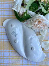 Load image into Gallery viewer, Royal Winton Fuchsia dish in green