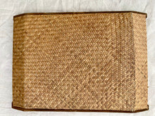 Load image into Gallery viewer, Woven seagrass covered wooden tray