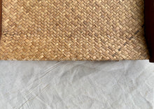 Load image into Gallery viewer, Woven seagrass covered wooden tray