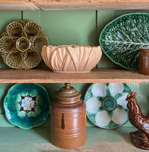 Load image into Gallery viewer, Classic Sylvac blush Hyacinth Leaf mantle vase (style 2485)