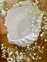 Load image into Gallery viewer, Lustre ware white shell vase
