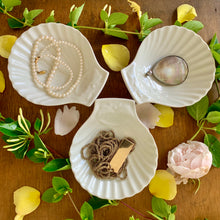 Load image into Gallery viewer, White scallop shell dish
