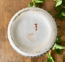 Load image into Gallery viewer, Hand decorated oriental vase