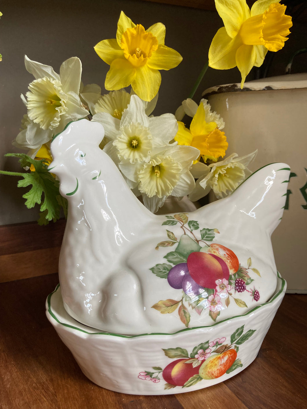 Regal Collection china chicken egg tidy