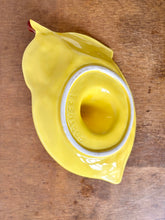 Load image into Gallery viewer, Ceramic lemon juicer dish
