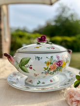 Load image into Gallery viewer, French style majolica soupiere with matching plate
