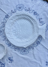 Load image into Gallery viewer, Bordallo Pinheiro white fish plate
