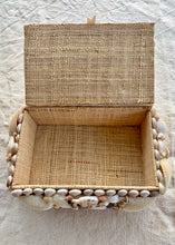 Load image into Gallery viewer, Vintage shell box with lid
