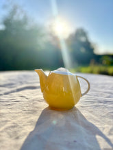 Load image into Gallery viewer, A one-cup yellow teapot
