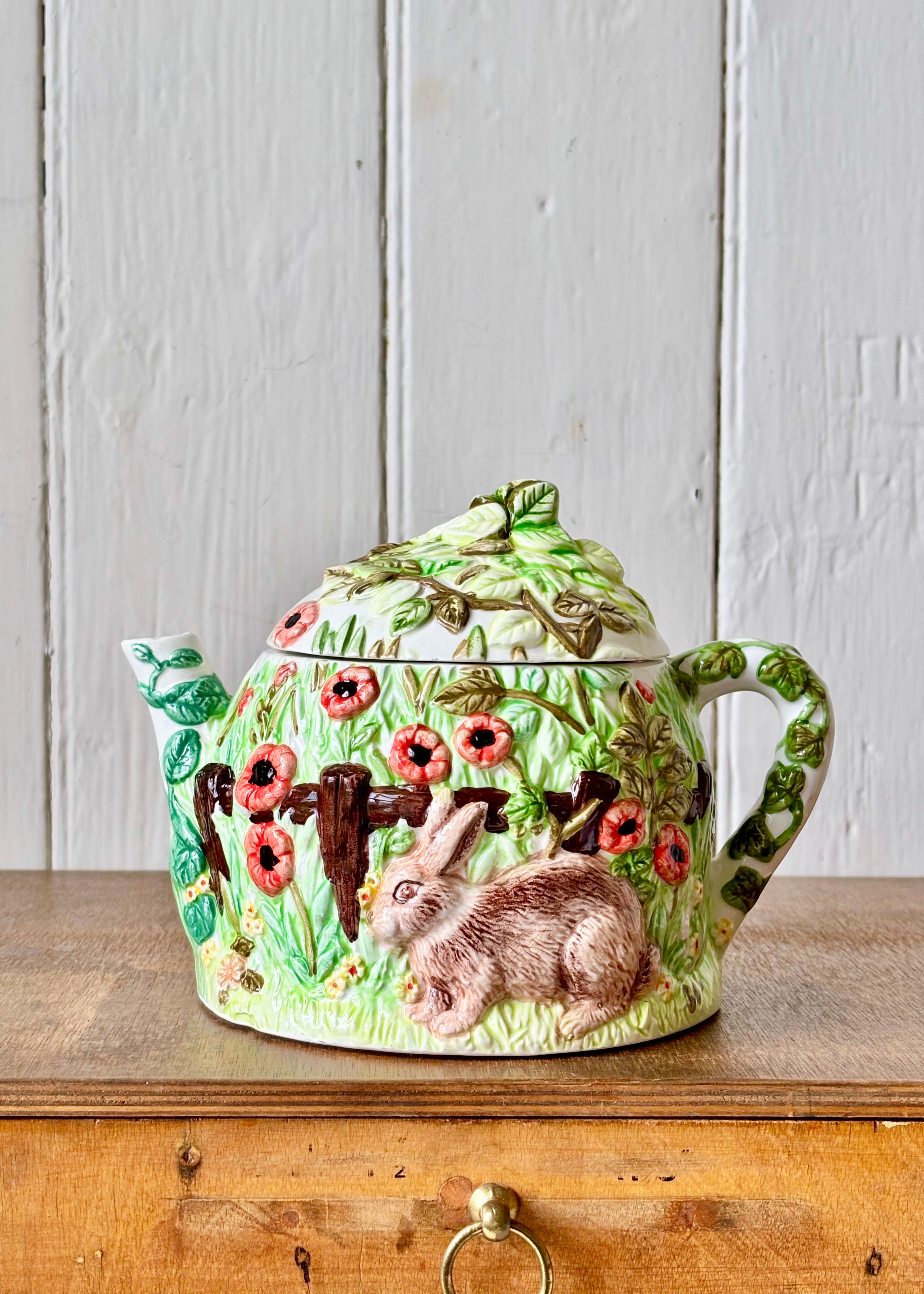 Annie Rowe Rabbit Village tea pot – The Vintage Pieces