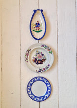Load image into Gallery viewer, A pair of blue and white floral border side plates

