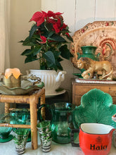 Load image into Gallery viewer, Fine antique papier mache fluted dish with articulated handle
