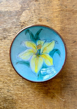 Load image into Gallery viewer, A small floral dish by Chelsea Pottery
