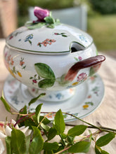 Load image into Gallery viewer, French style majolica soupiere with matching plate
