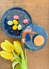 Load image into Gallery viewer, Earthenware small plate and cloche with rabbit
