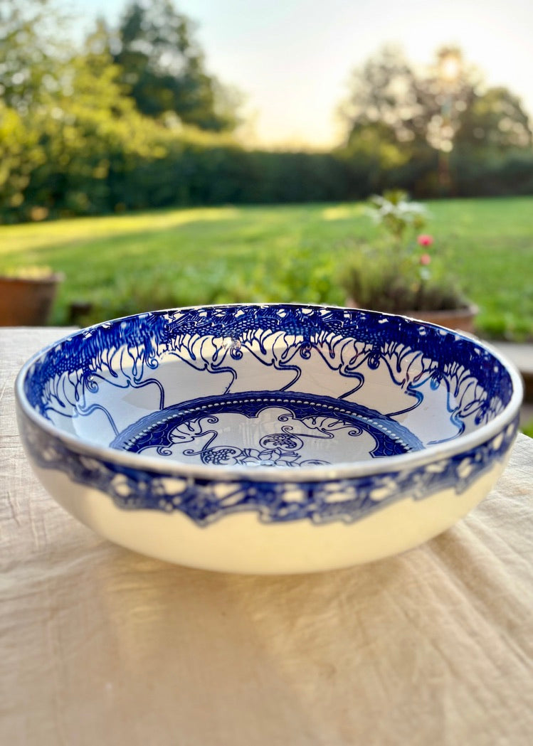 Art Nouveau large bowl in blue and white by Doulton