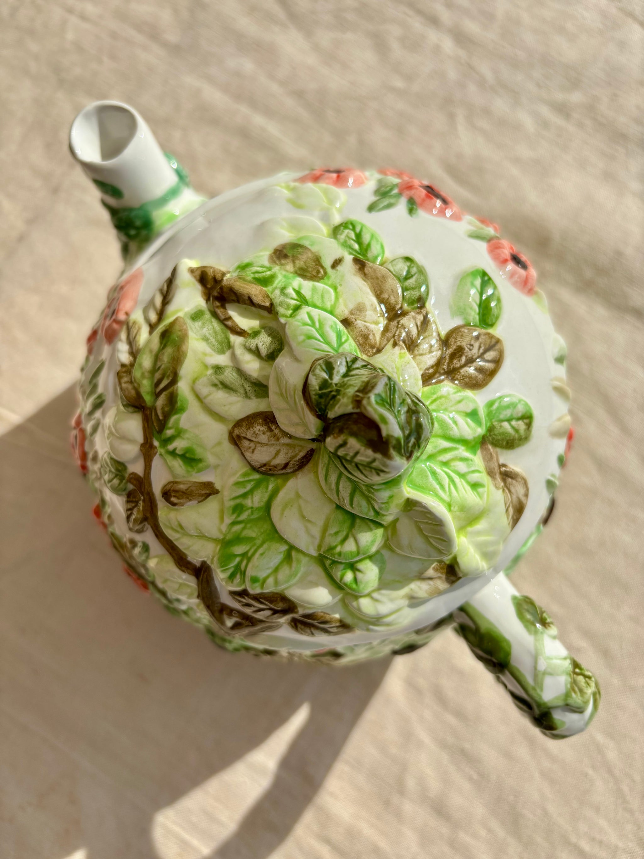 Annie Rowe Rabbit Village tea pot – The Vintage Pieces