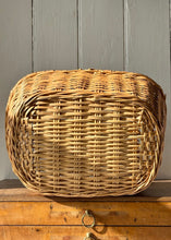 Load image into Gallery viewer, Vintage wicker basket
