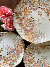 Load image into Gallery viewer, An elegant aesthetic style pedestal cake stand (low)
