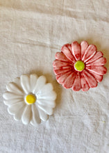 Load image into Gallery viewer, A pair of Italian trinket dishes in the form of daisies
