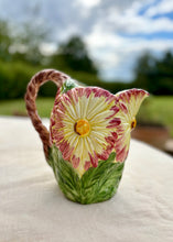 Load image into Gallery viewer, Large Italian majolica daisy jug
