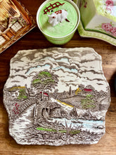 Load image into Gallery viewer, Myott, Son &amp; Co&#39;s England&#39;s Charm cheese platter

