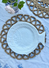 Load image into Gallery viewer, Bordallo Pinheiro white fish plate
