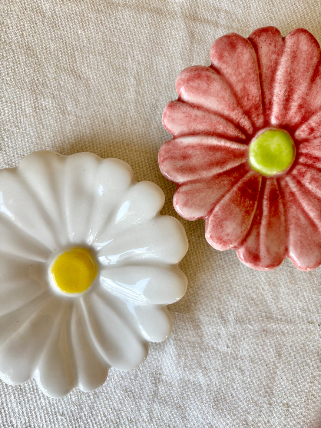 A pair of Italian trinket dishes in the form of daisies