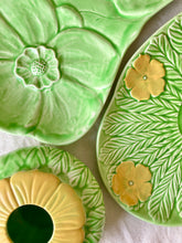 Load image into Gallery viewer, Green poppy dish
