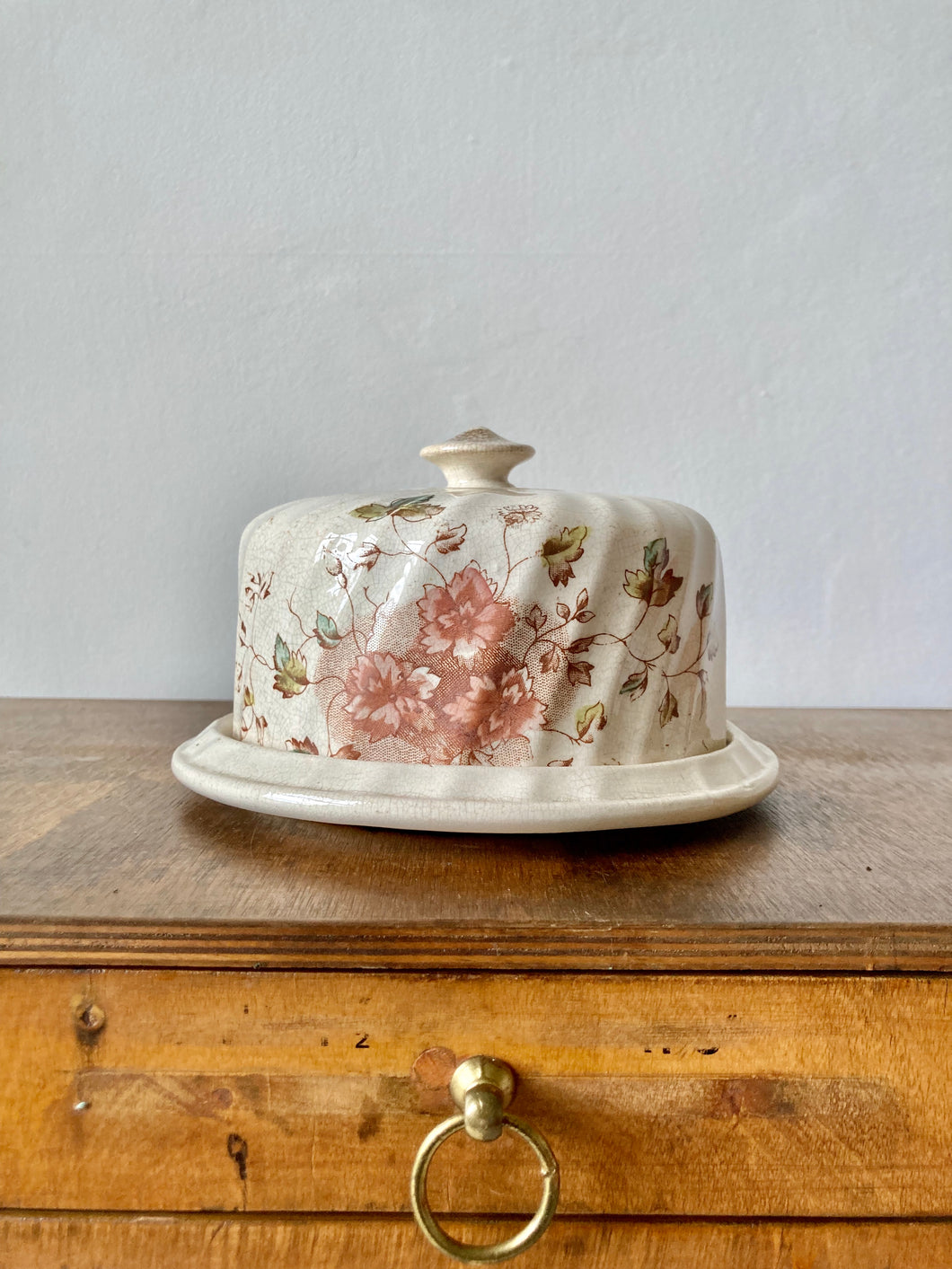Antique floral cloche with fitted plate