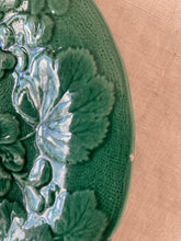 Load image into Gallery viewer, Strawberry leaf green plate with stippled background

