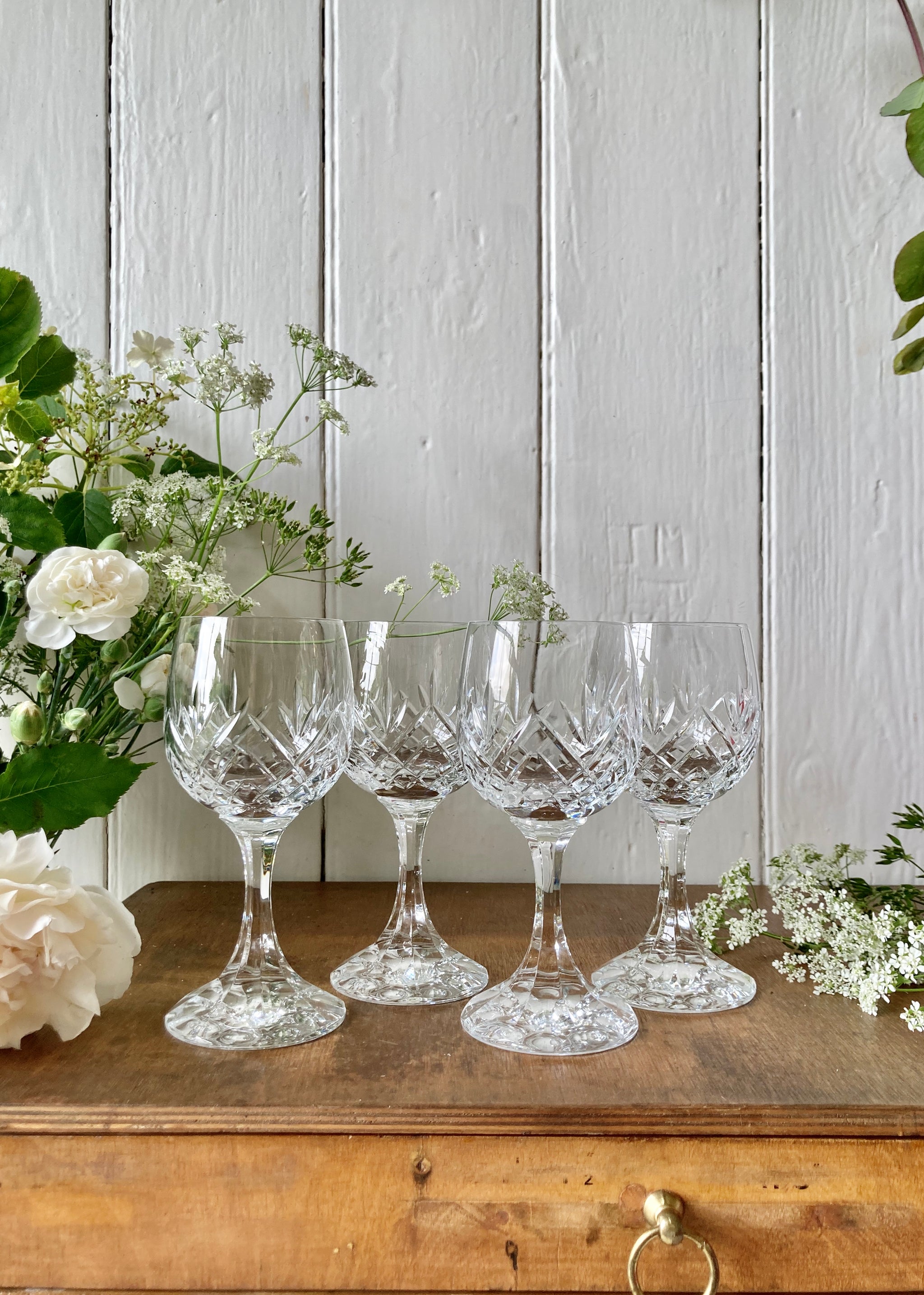 A set of 4 lead crystal vintage wine glasses – The Vintage Pieces
