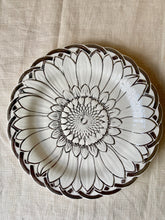 Load image into Gallery viewer, A set of 8 rare Wedgwood white/silver sunflower plates

