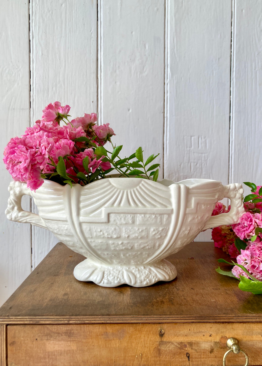 Arthur Wood Garden Wall mantle vase in creamy white
