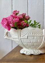 Load image into Gallery viewer, Arthur Wood Garden Wall mantle vase in creamy white
