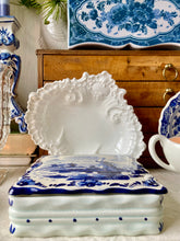 Load image into Gallery viewer, Delft Blue square china decorative box
