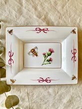 Load image into Gallery viewer, Wedgwood bee and thistle dish

