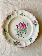 Load image into Gallery viewer, A set of 5 Luneville Faience dinner plates
