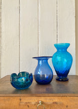 Load image into Gallery viewer, Blue bubble glass four petal dish
