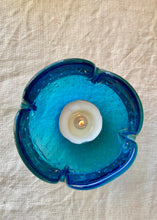 Load image into Gallery viewer, Blue bubble glass four petal dish
