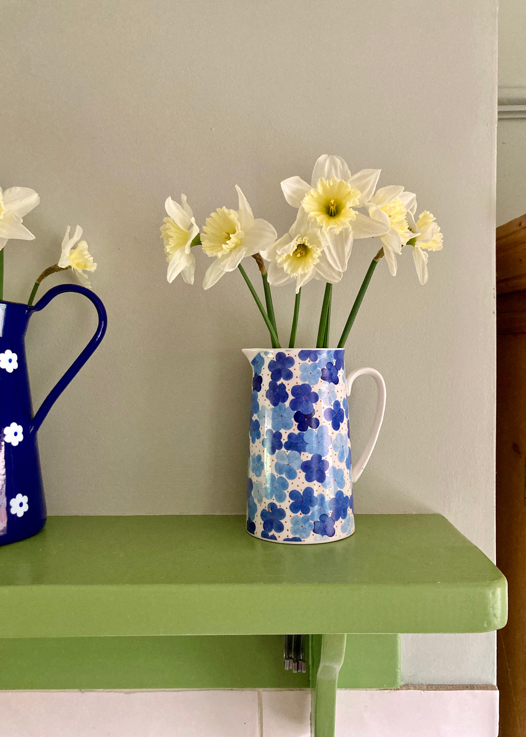 Pretty daisy and dot jug by Dee Hardwicke