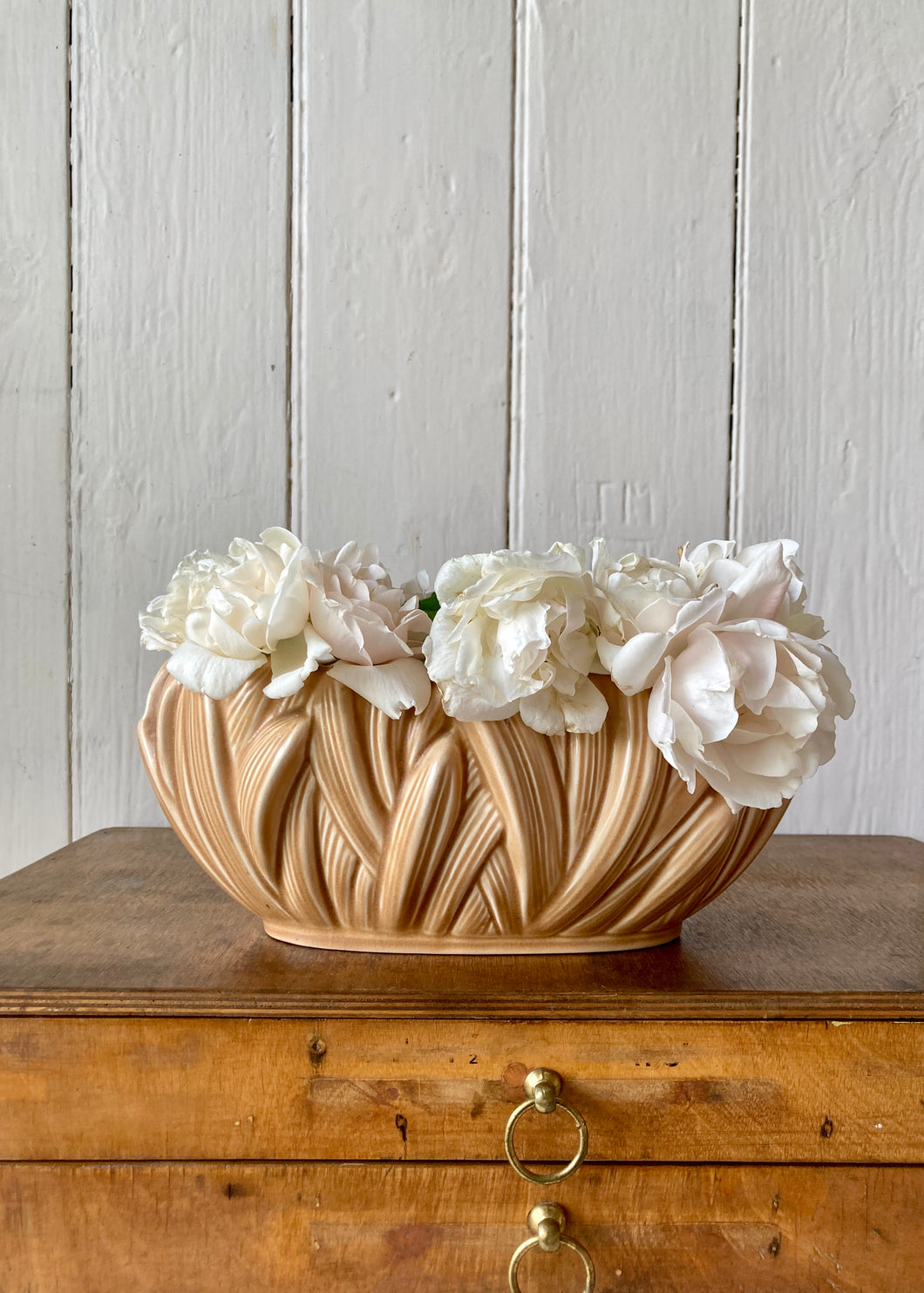 Classic Sylvac blush Hyacinth Leaf mantle vase (style 2485)