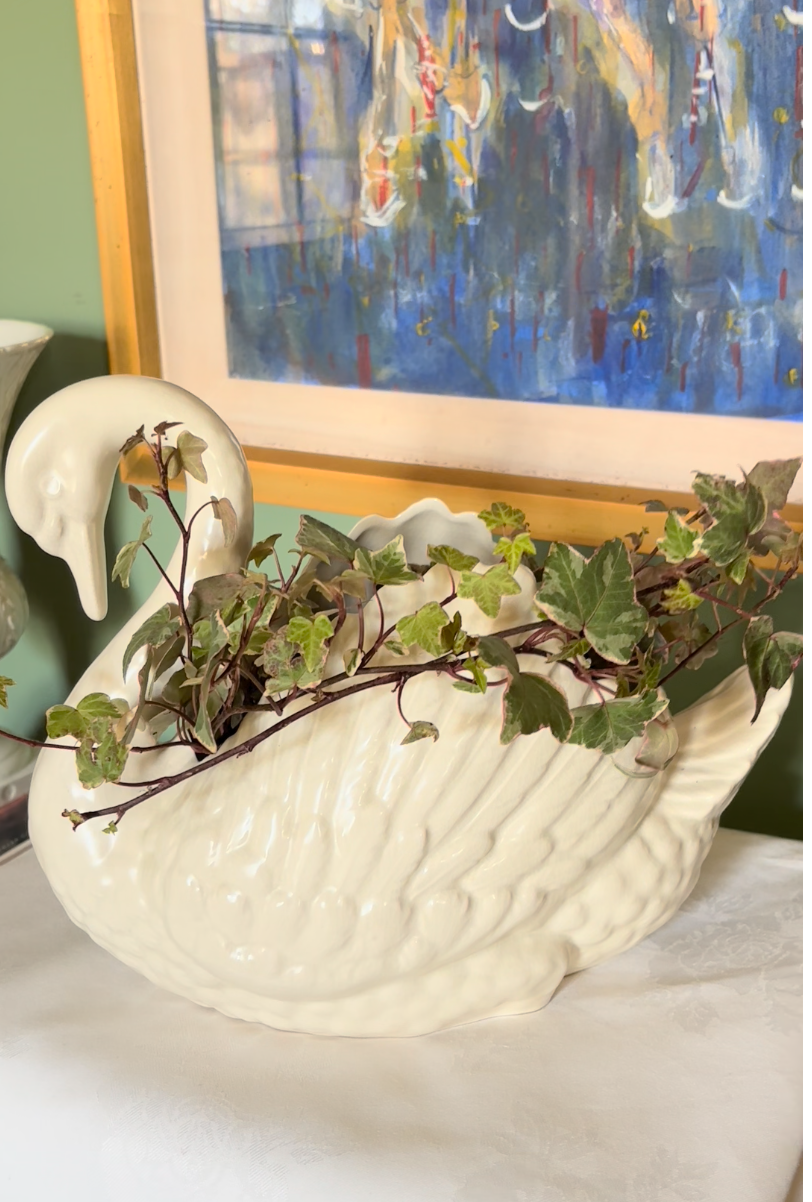 Large Dartmouth Swan vase