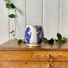 Load image into Gallery viewer, A Sadler willow pattern cream jug
