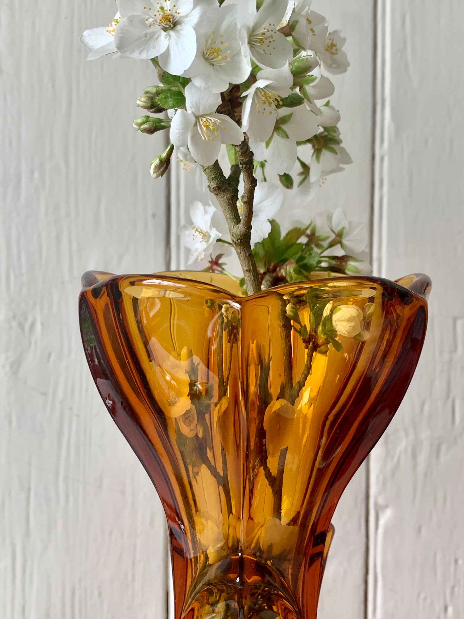 A Pair Of Art Deco Style Amber Glass Vases – The Vintage Pieces