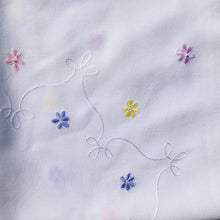 Load image into Gallery viewer, Pure cotton square tablecloth embroidered with pastel flowers
